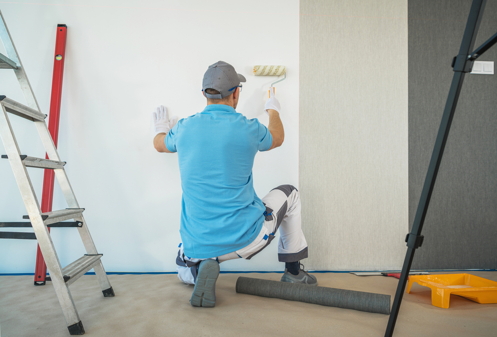 Huur een professionele renovlies behanger uit Hoofddorp en krijg 10% korting op het behangen en sauzen van je nieuwbouwwoning.